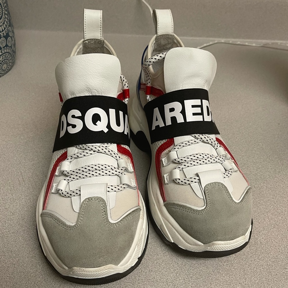 DSquare 6 1/2 men, ( 37 Italy ) 100% Authentic